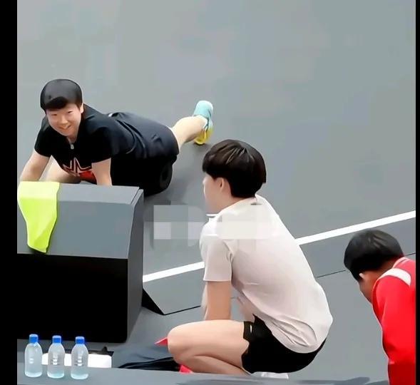 哥姐的幸福多哈！什么时候能再看到这样温暖的热身场面？这是2023年多哈常规挑战赛