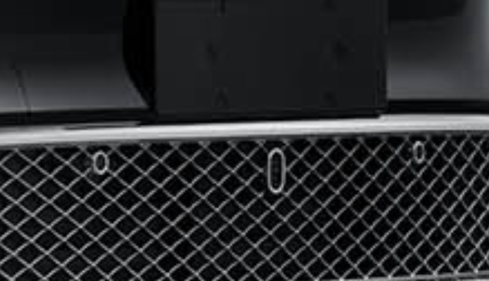 新款问界M9变化汇总1.外观调整，尾灯造型更加锐利，增程和纯电的进气格栅全部换