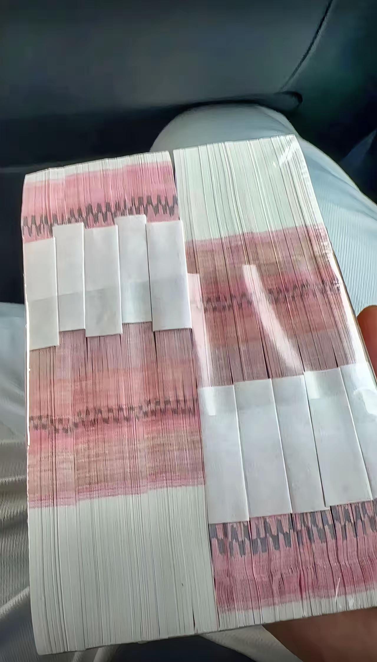 存钱真的就是存未来！堂哥两口子都在外地打工，进的工厂，每天两班倒，虽然辛苦，但