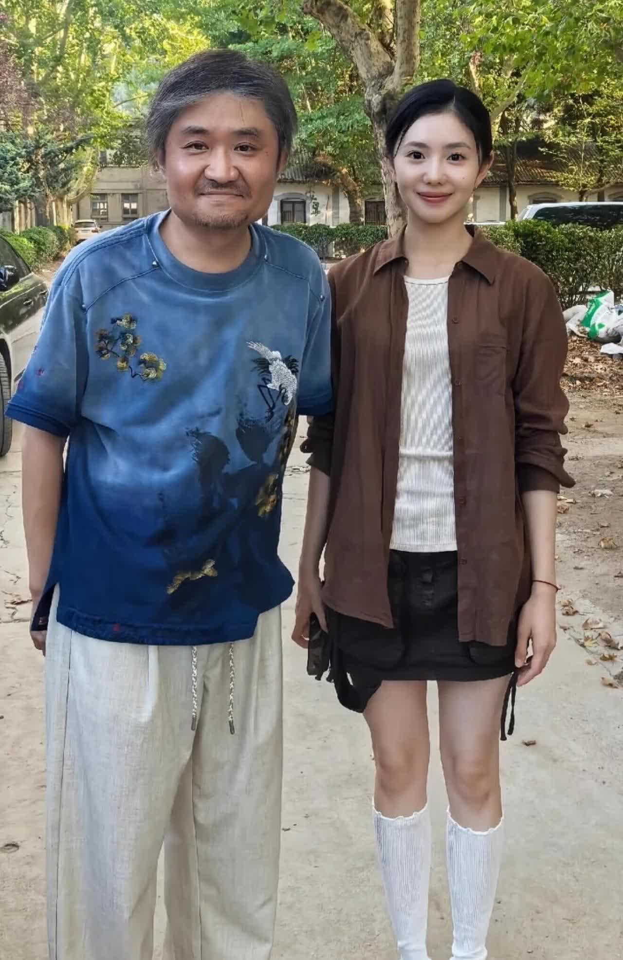 电视上看的长相一般的刘浩存，现实中看着比刘亦菲还要漂亮。自然真实的样子，不做作，
