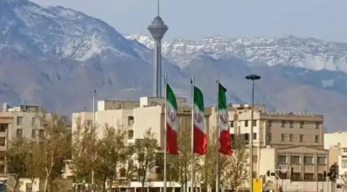 伊朗发出“核弹”级警告，这次伊朗真的疯了，直接把底牌掀了革命卫队放话：谁敢动