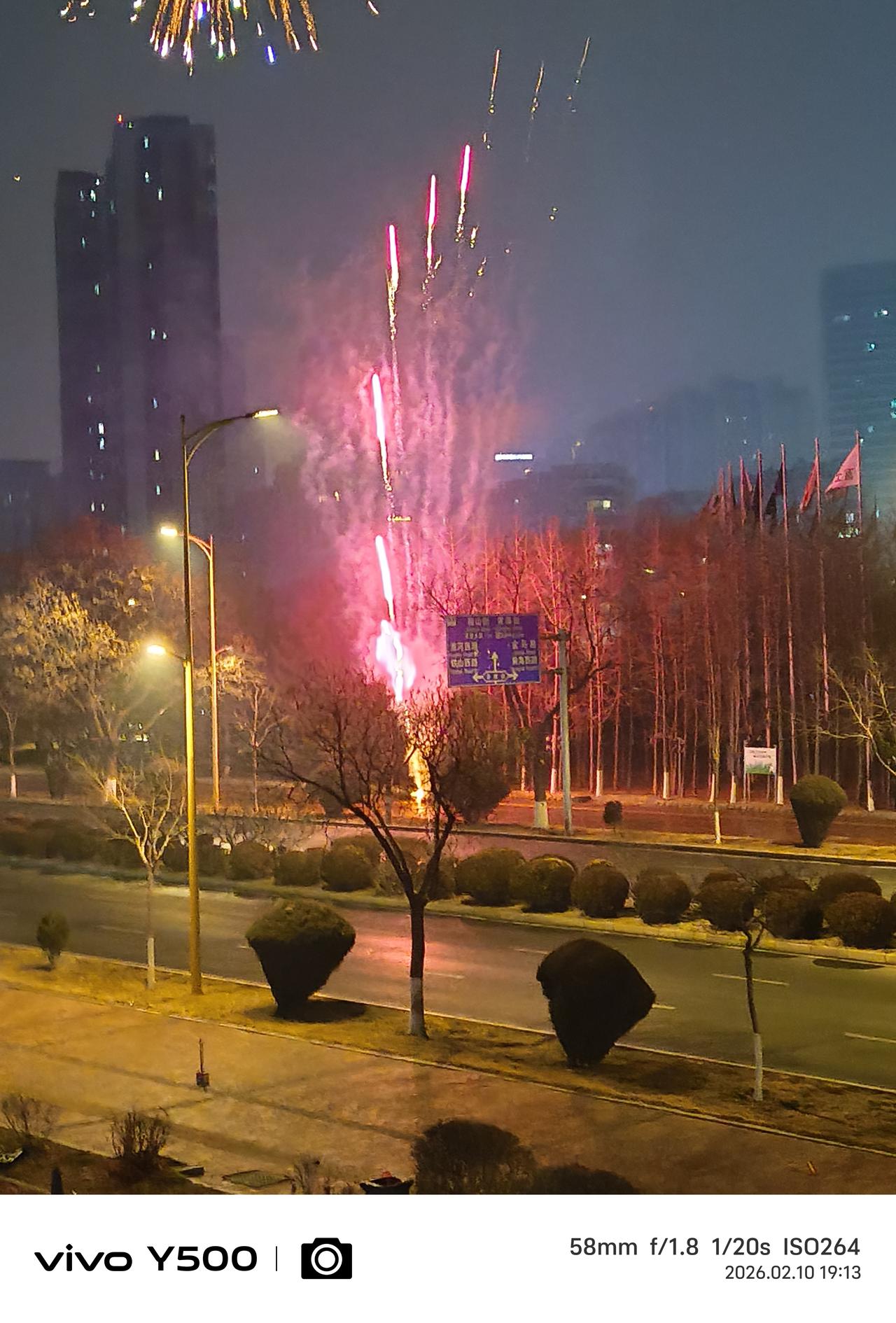 生命的意义生命本无预设的答案，它不像数学题有固定解法，也不像地图有明确终点