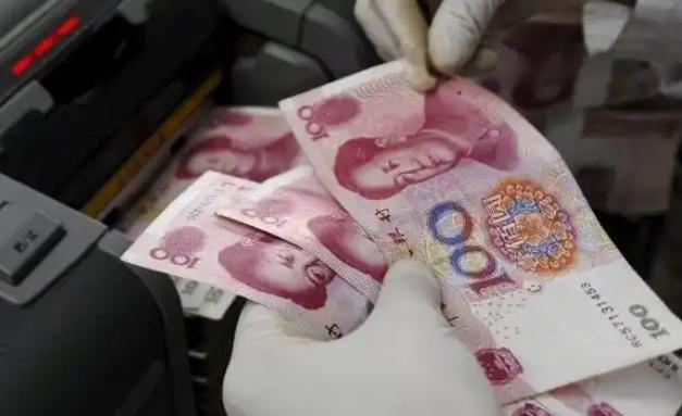 半导体也开始人民币结算了！10月26日报道，前两日安世中国恢复向国内供应，但必