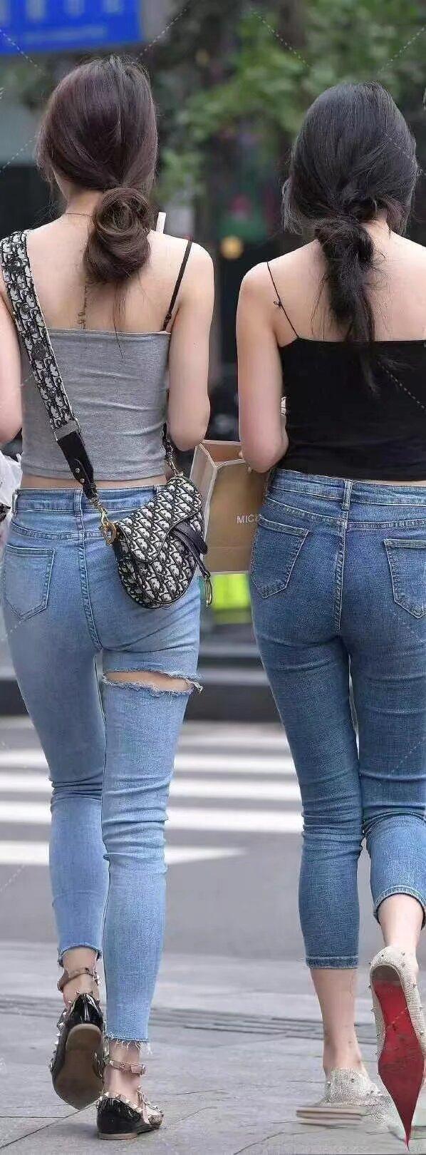 一个人出生了，人们并不知道他的未来，却说恭喜恭喜。一个人死去了，人们并不知道死