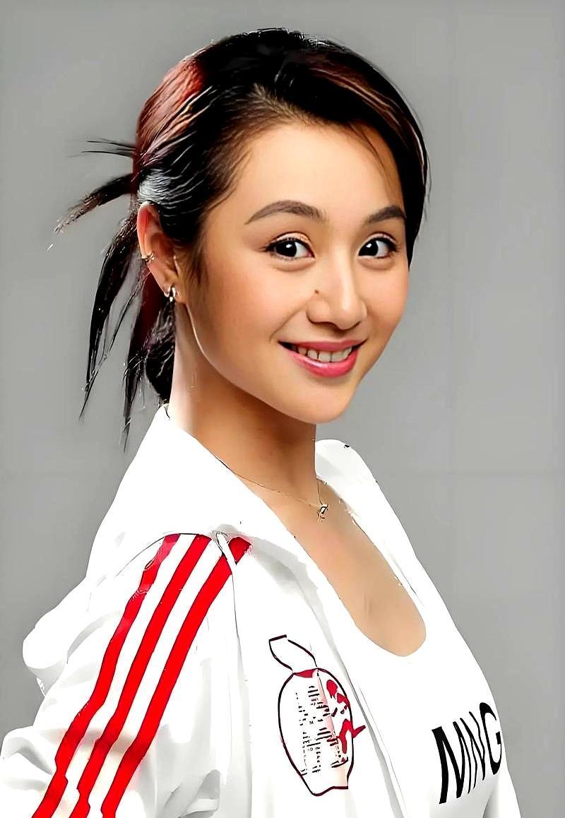 曹颖挑了王斑，十五年没换人。王斑不红，但会哄老婆，曹颖产后抑郁他一句废话没有直接