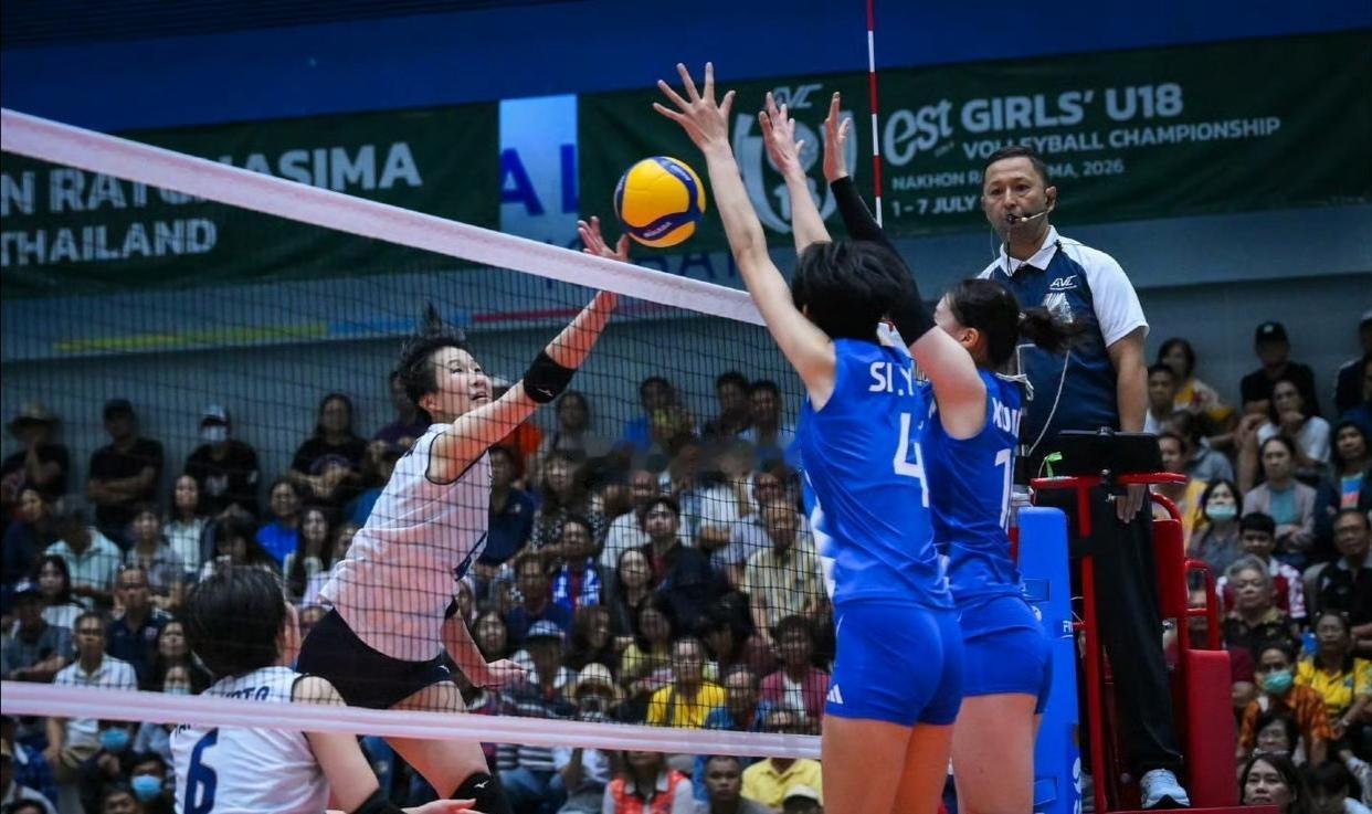 开玩笑了！U18中国女排3:0战胜对手晋级决赛，哪有U18日本女排进决赛这回事呀