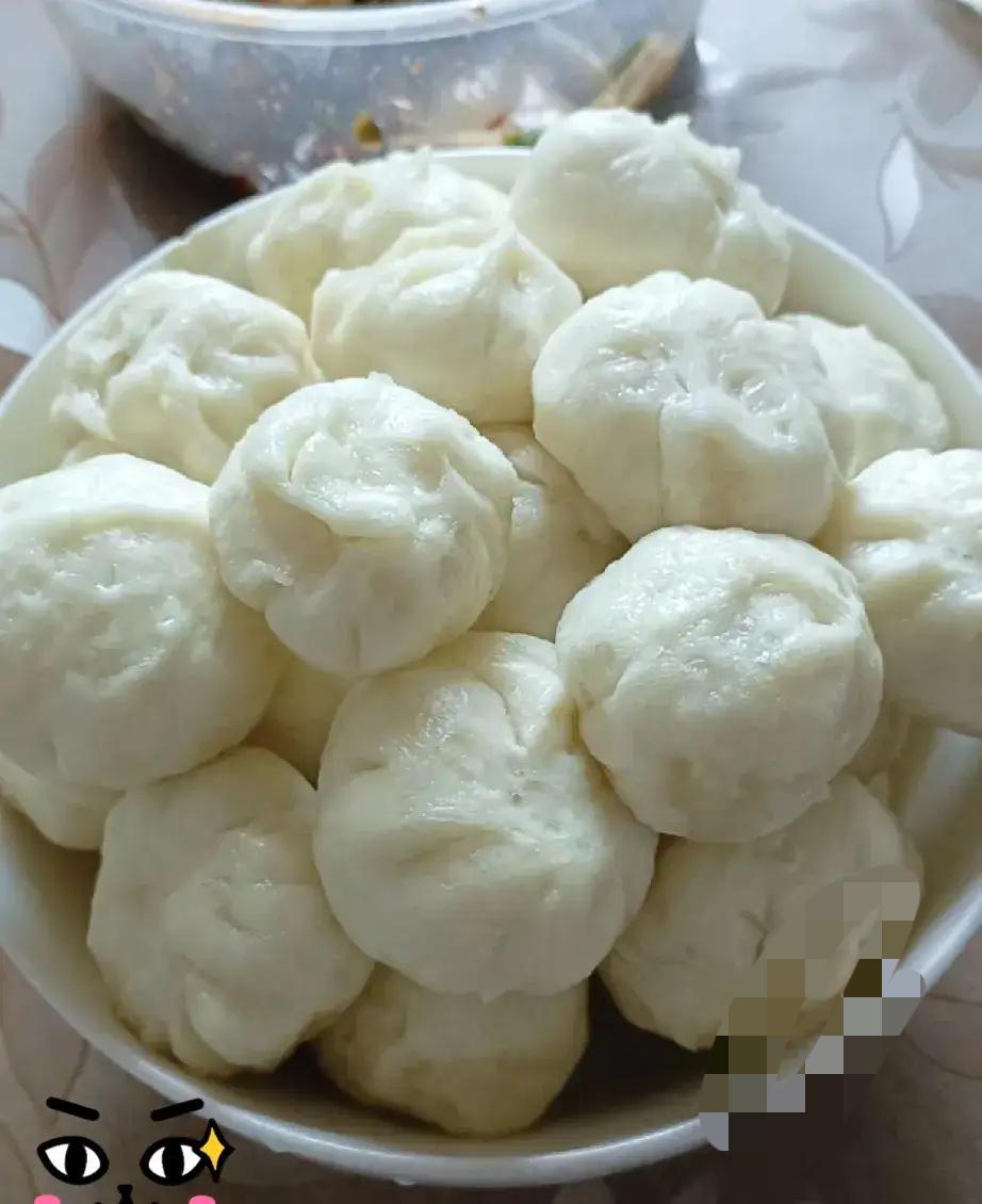 现在一点也不想回娘家了，昨天回娘家了，老妈蒸的大包子，我问老妈蒸的啥馅的，老妈说