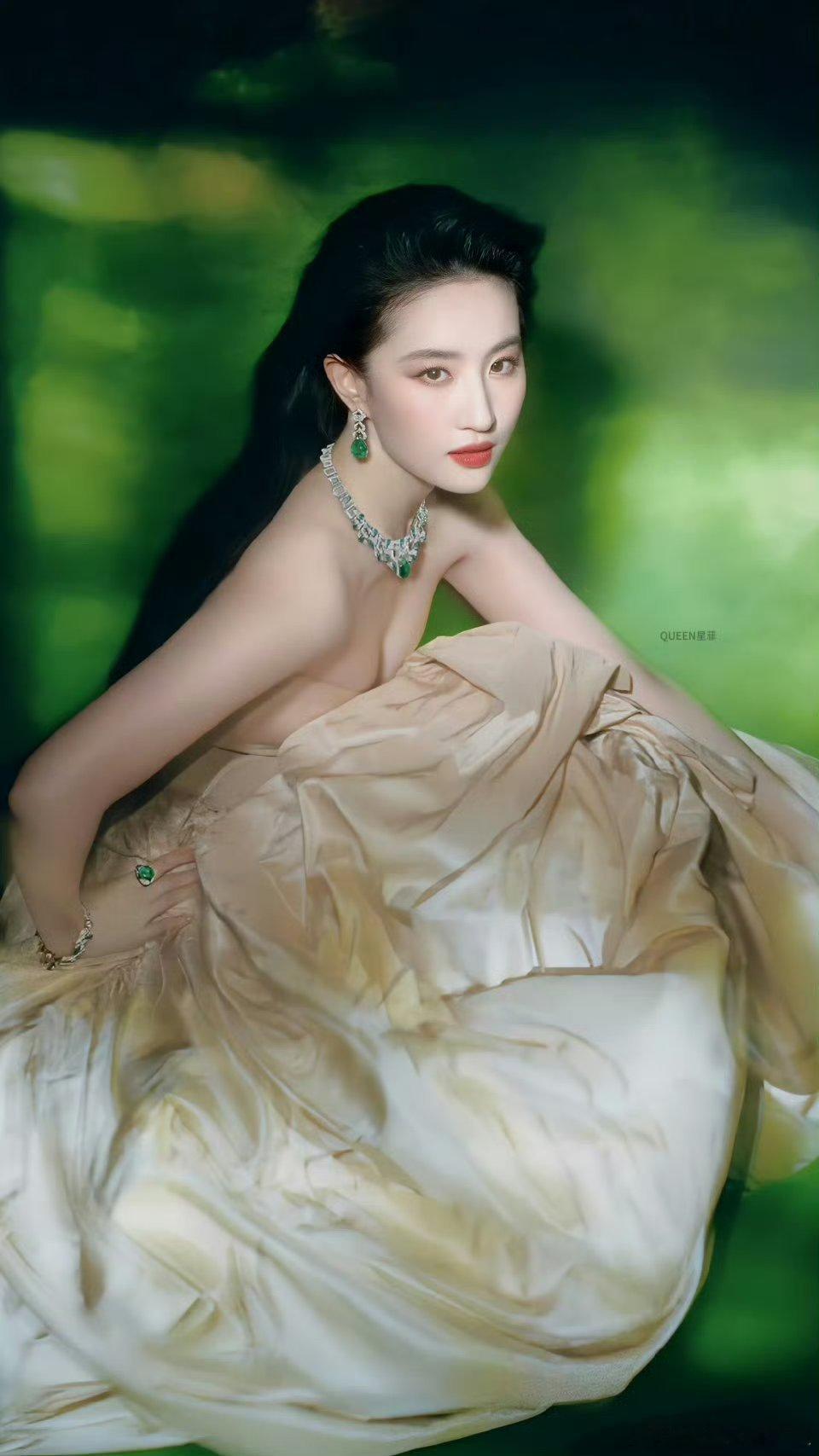 VOGUE官宣了刘亦菲耶耶耶🙌终于又能看到茜茜走红毯了[期待