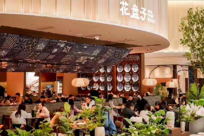 龙湖济南西城天街开业了，品质不错，看得出龙湖是用心了，要打造山东商业标杆。