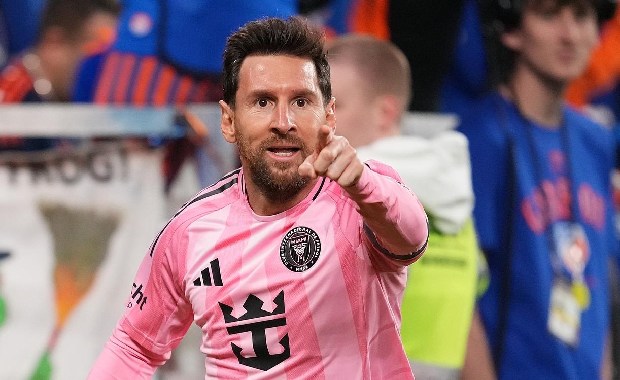 虽然不知道哈维和拉波尔塔谁在说谎，但是毫无疑问梅西是肯定不会卷入这场风波的！哈