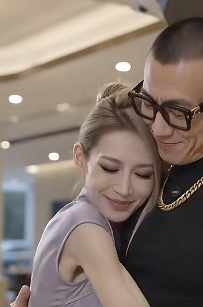 “胚胎案”的唐胚胎撤销起诉离婚，朱女士居然傻到以为自己胜利了，还高兴地笑了。有