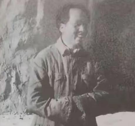 1935年10月，陕北吴起镇的寒风卷着雪粒，刚结束二万五千里长征的中央红军在此落