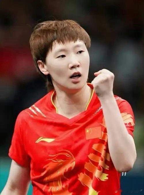 2025年王曼昱共收获10个冠军：1，新加坡女双大满贯冠军2，亚洲杯女单冠军3，