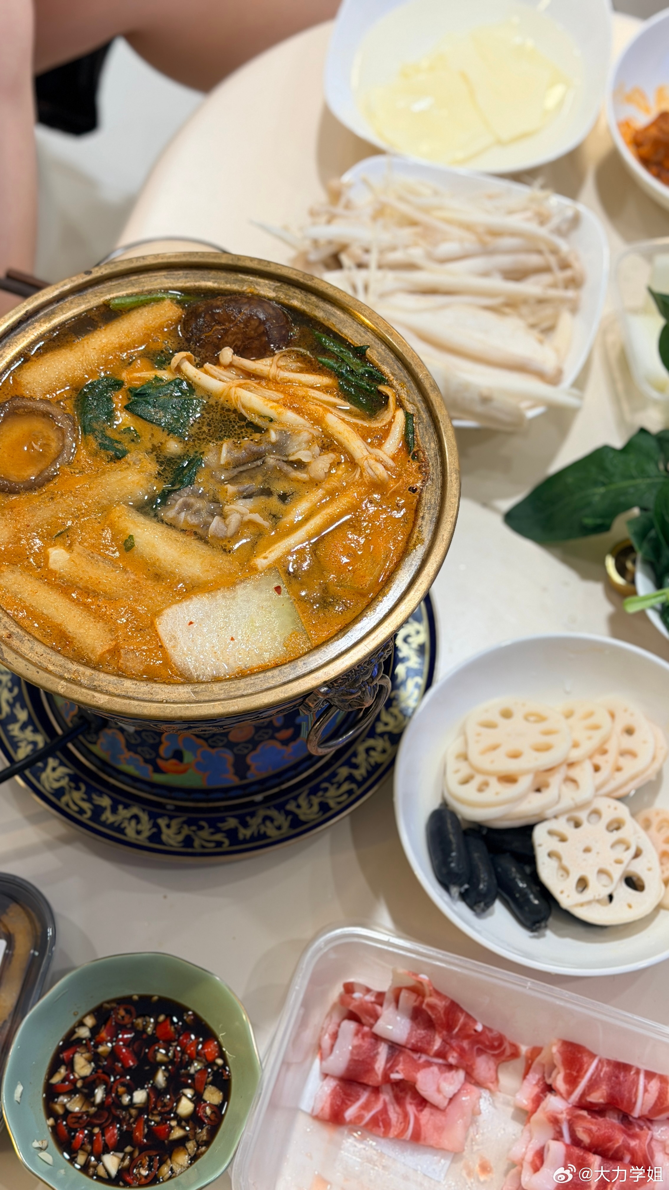 终于吃上饭了今晚终于不用住酒店了