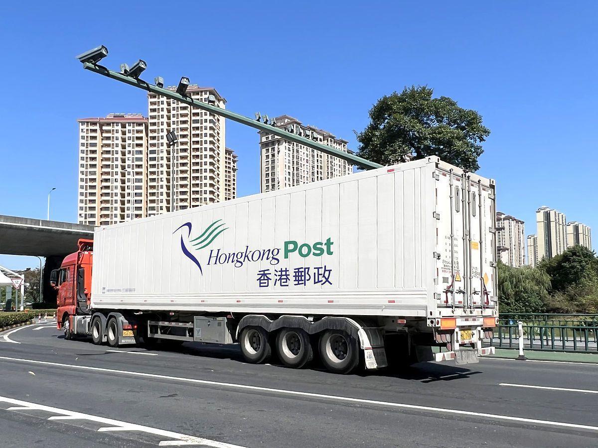 香港邮政这一招，直接把美国给整不会了！谁也没想到，香港邮政突然宣布：寄往美国的包