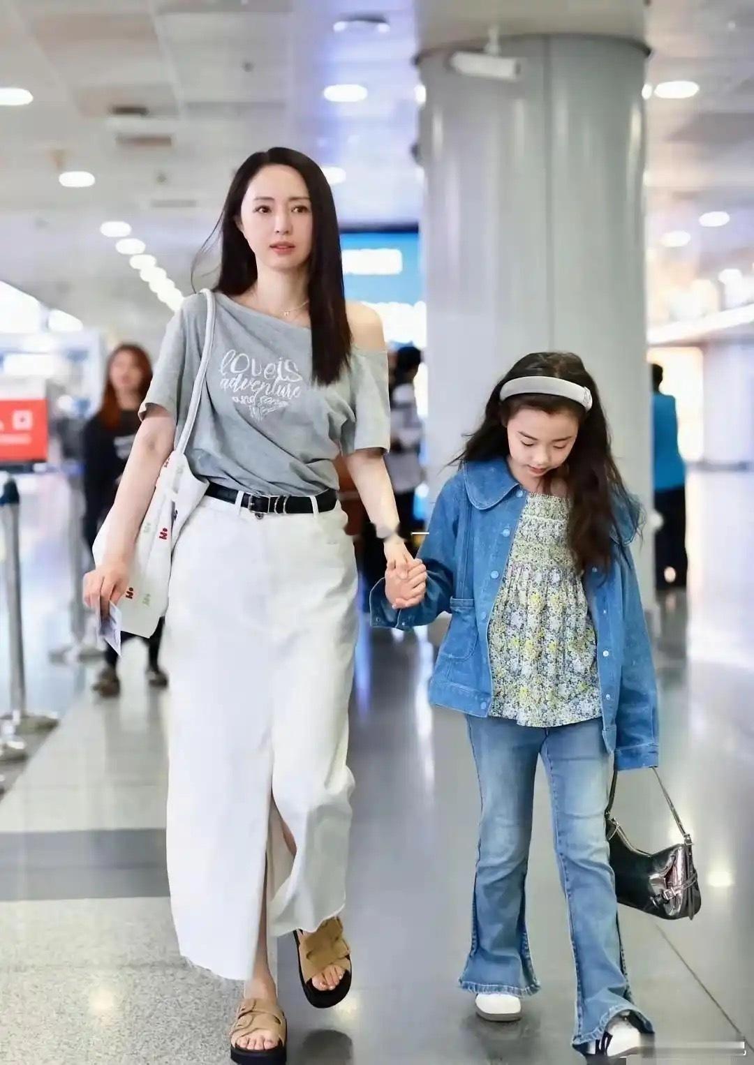 有一种冷叫妈妈不冷，女儿冷！