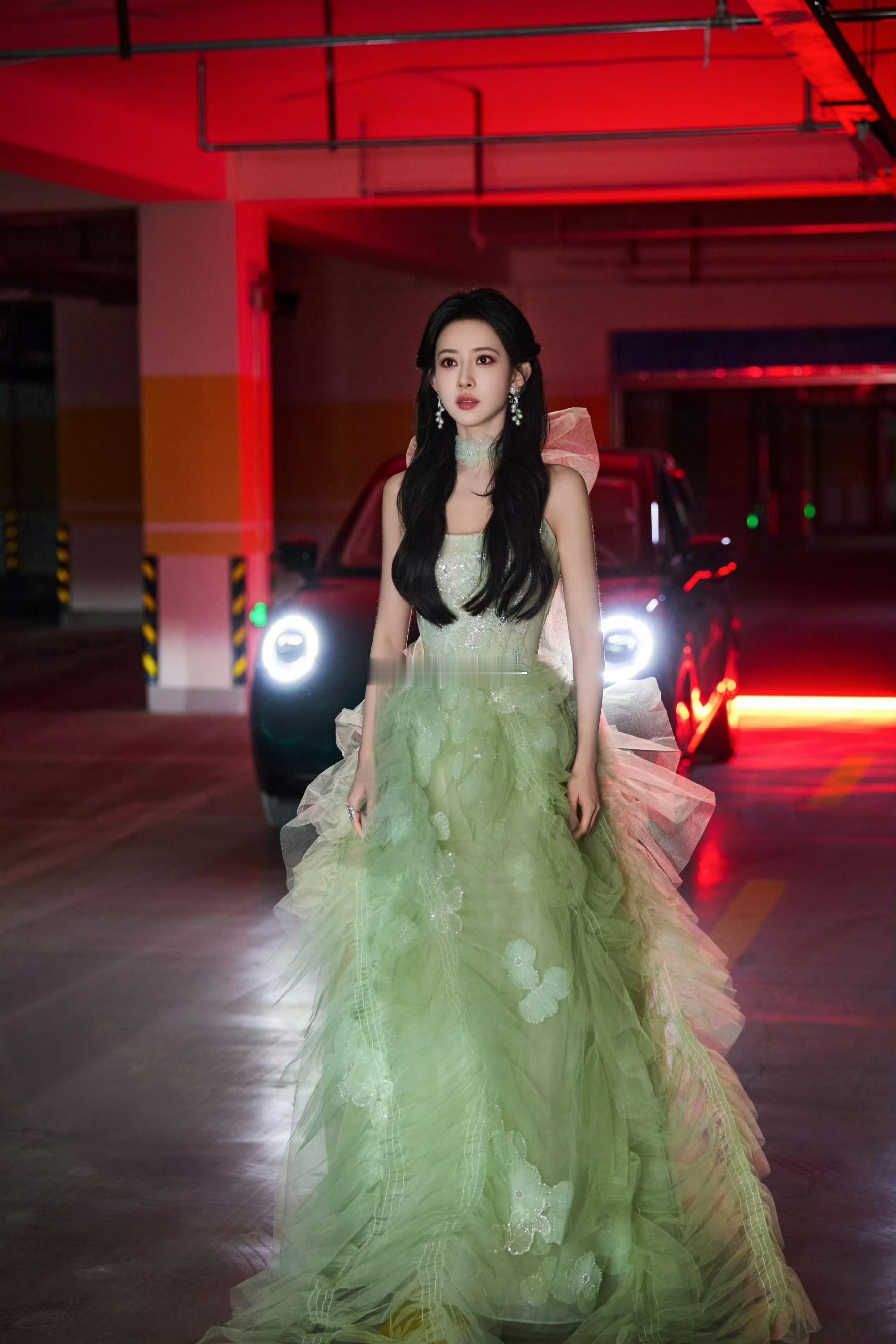 孟子义为了百花杀卷成什么样了不得不感慨五菱给足孟子义排面，联动《百花杀》送出缤果