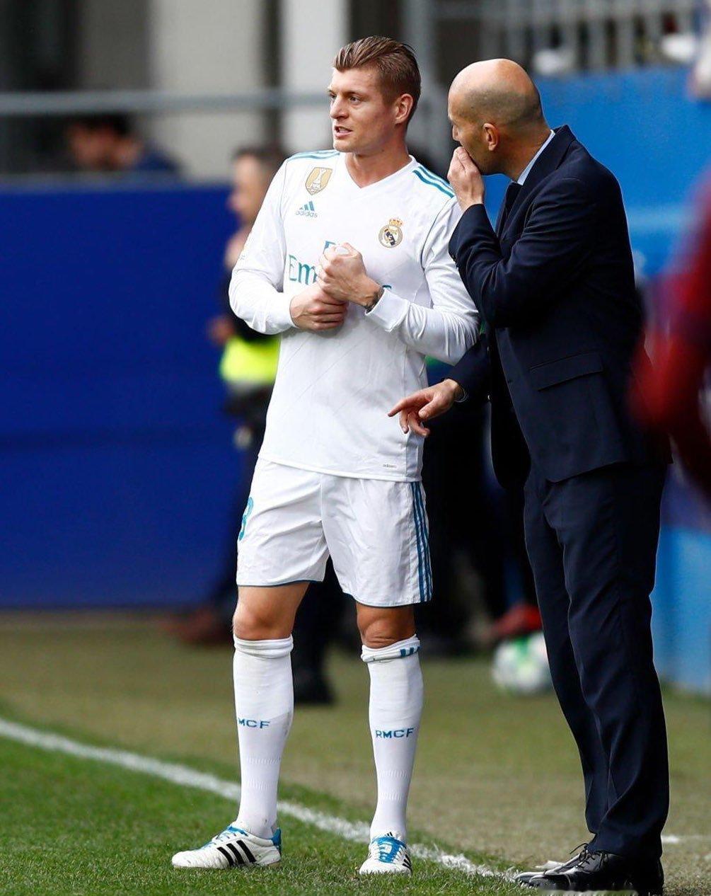 克罗斯：“哪位球员让我爱上了皇马？齐达内。”齐达内：“当我退役时，我会告诉人们，