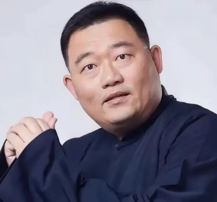 郭德纲三俗不然三俗不说，绝对是个好领导！从郭德纲对待郑好的态度就能看出来，郑好凭