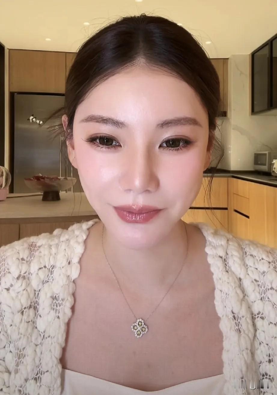 网友:汪小菲有陪你一起去孕检吗？马筱梅:从第一次例行孕检开始，我老公都有陪我一