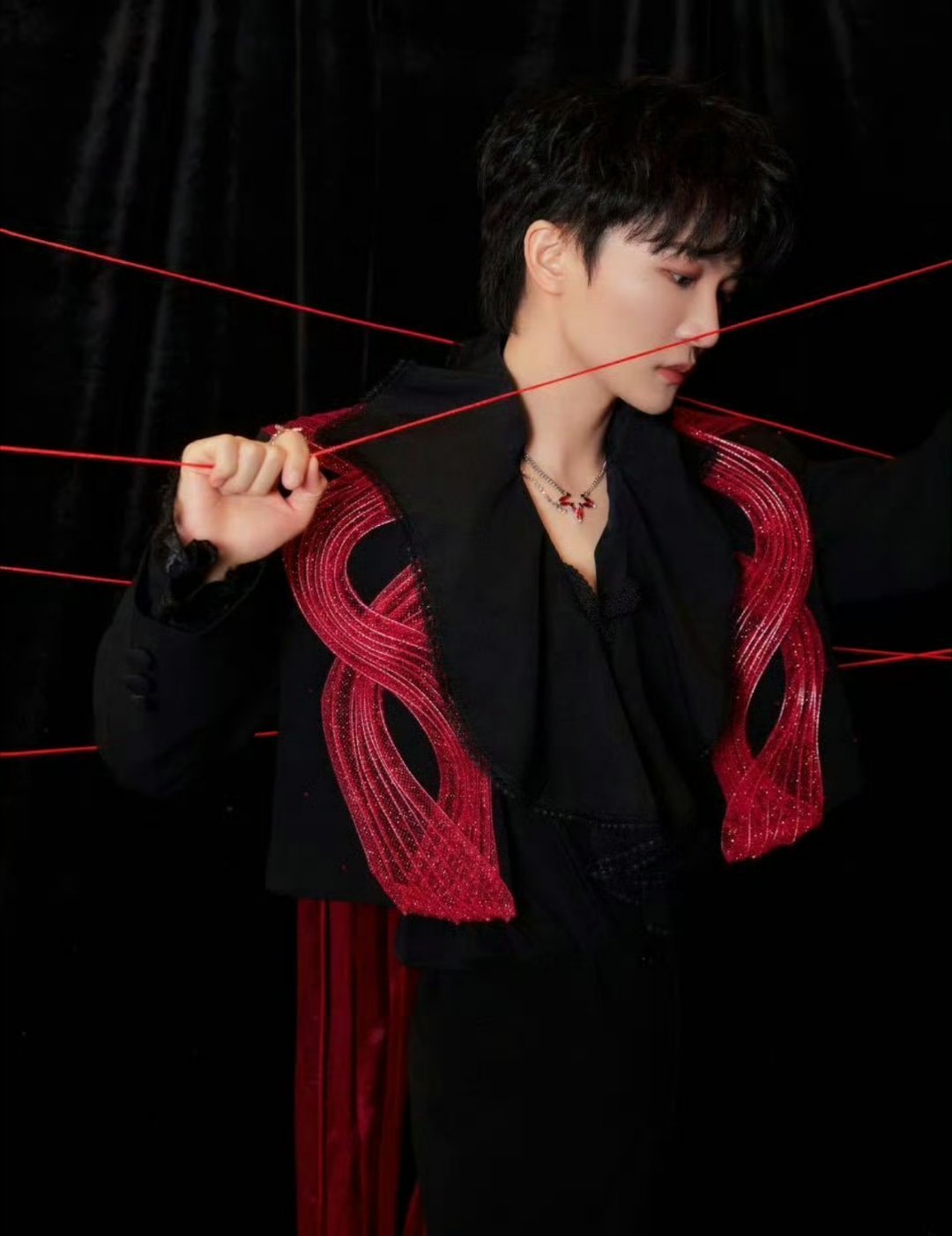 周深一个跨年唱了98首歌周深的这个工作强度也太高了，不过不得不说深深的歌都很好听