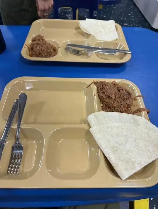 美国大兵晒出的林肯号航母(CVN-72)伙食，不仅没有龙虾牛排，还由于在伊朗附近