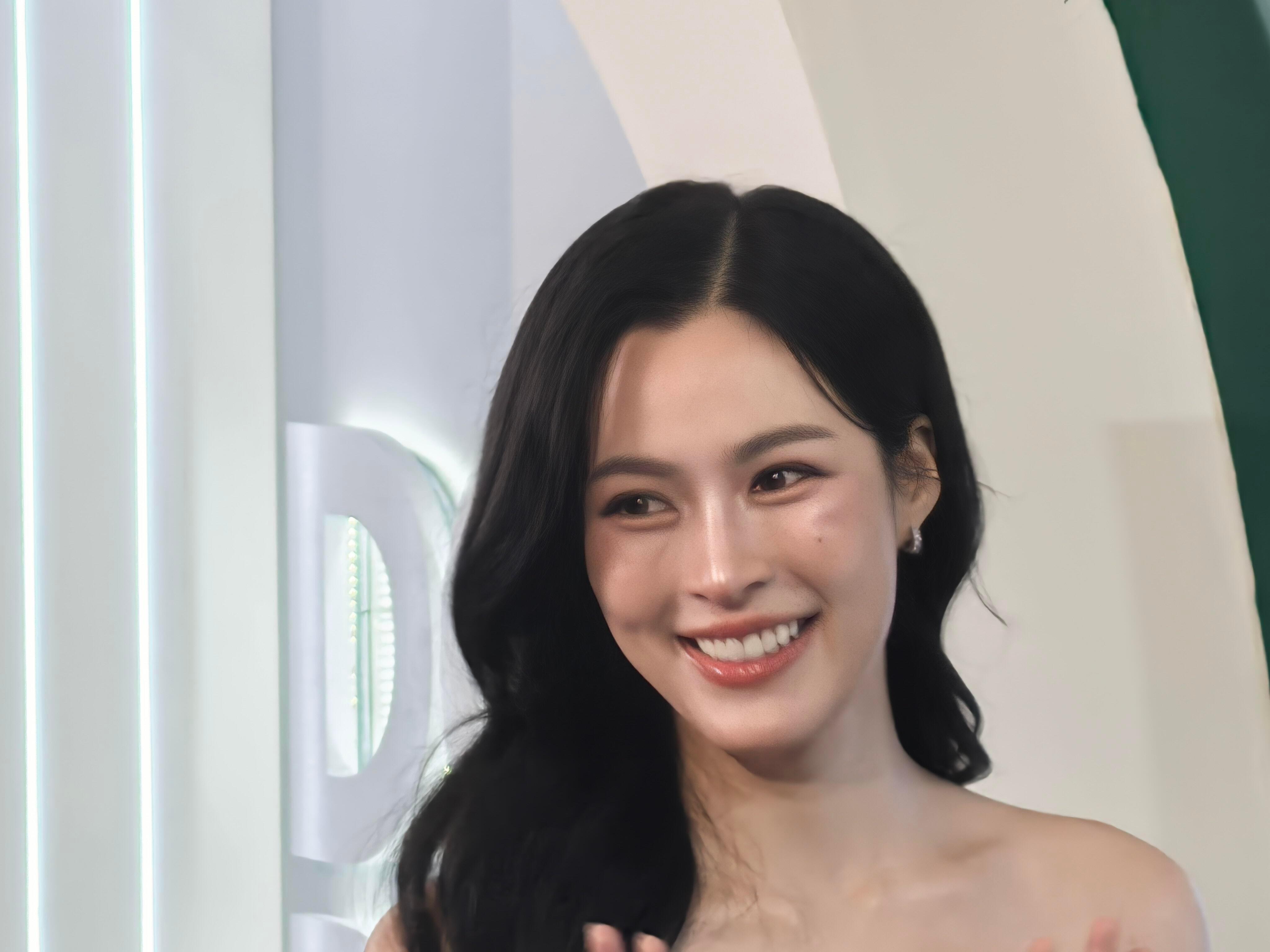 💬终于见到邝玲玲啦，本人好美好美好美好美好美已经说腻了世界首美生图太能打了，眼