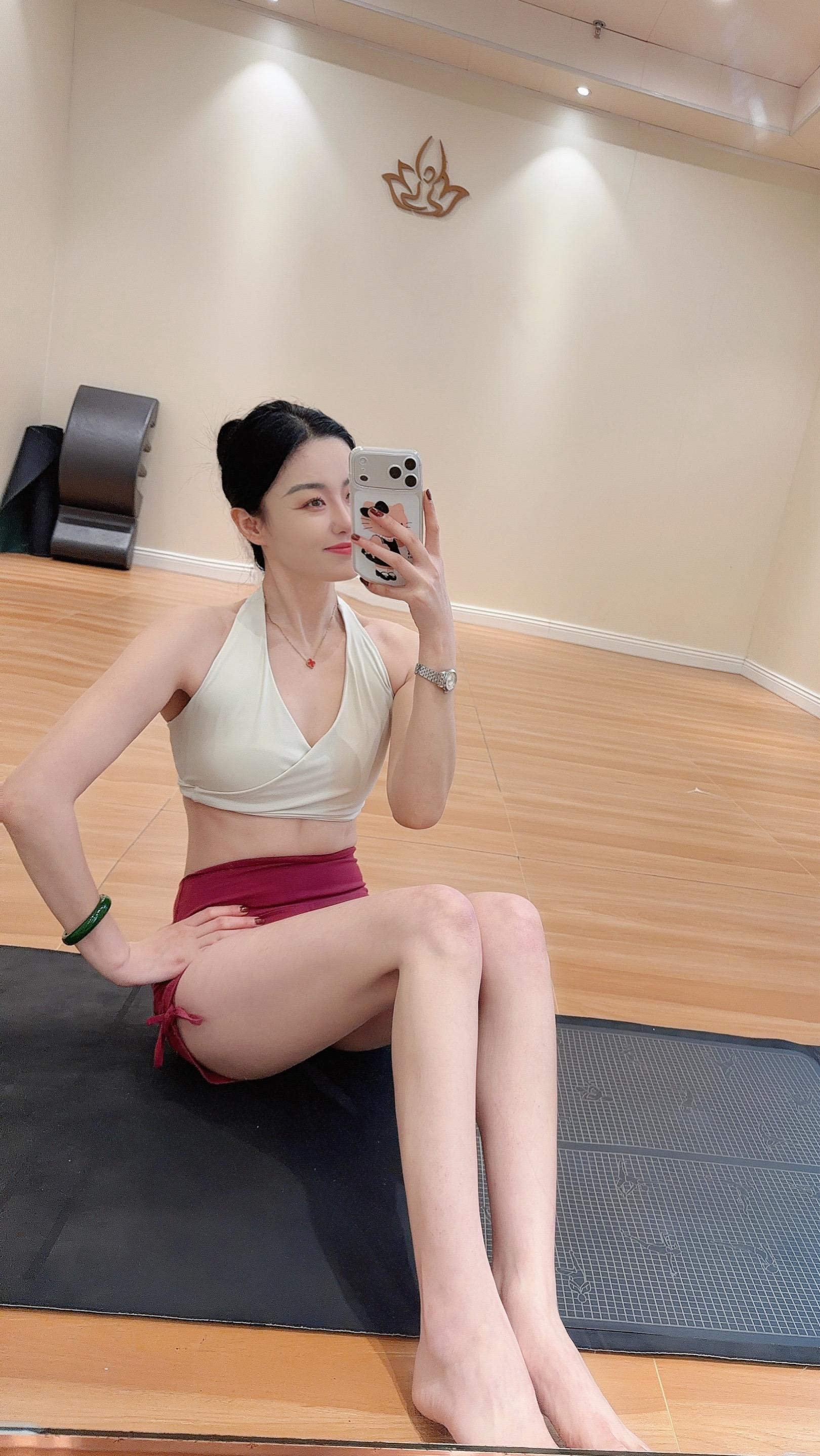 瑜伽，就是在不断的练习中，去观察身体的变化感受自己的呼吸，把僵硬的身体...