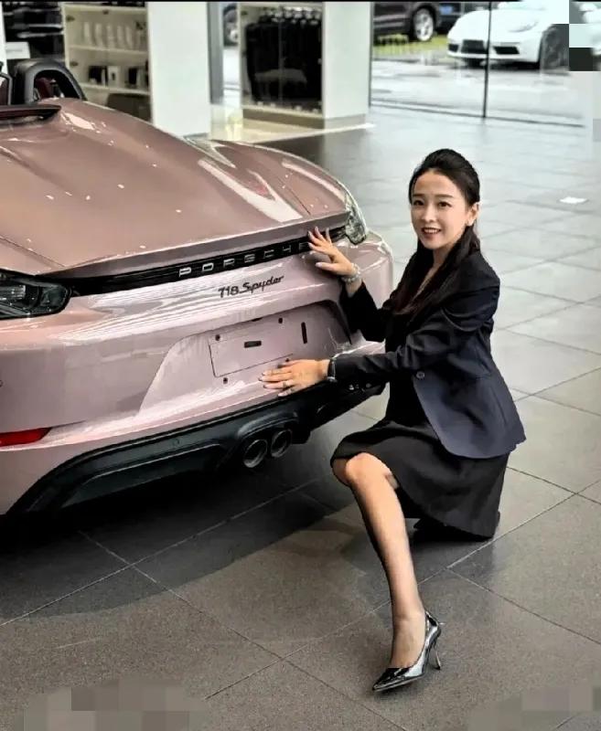 “两年卖340台保时捷”“到底睡了多少个男人？”真的人红是非多，这么难听的话