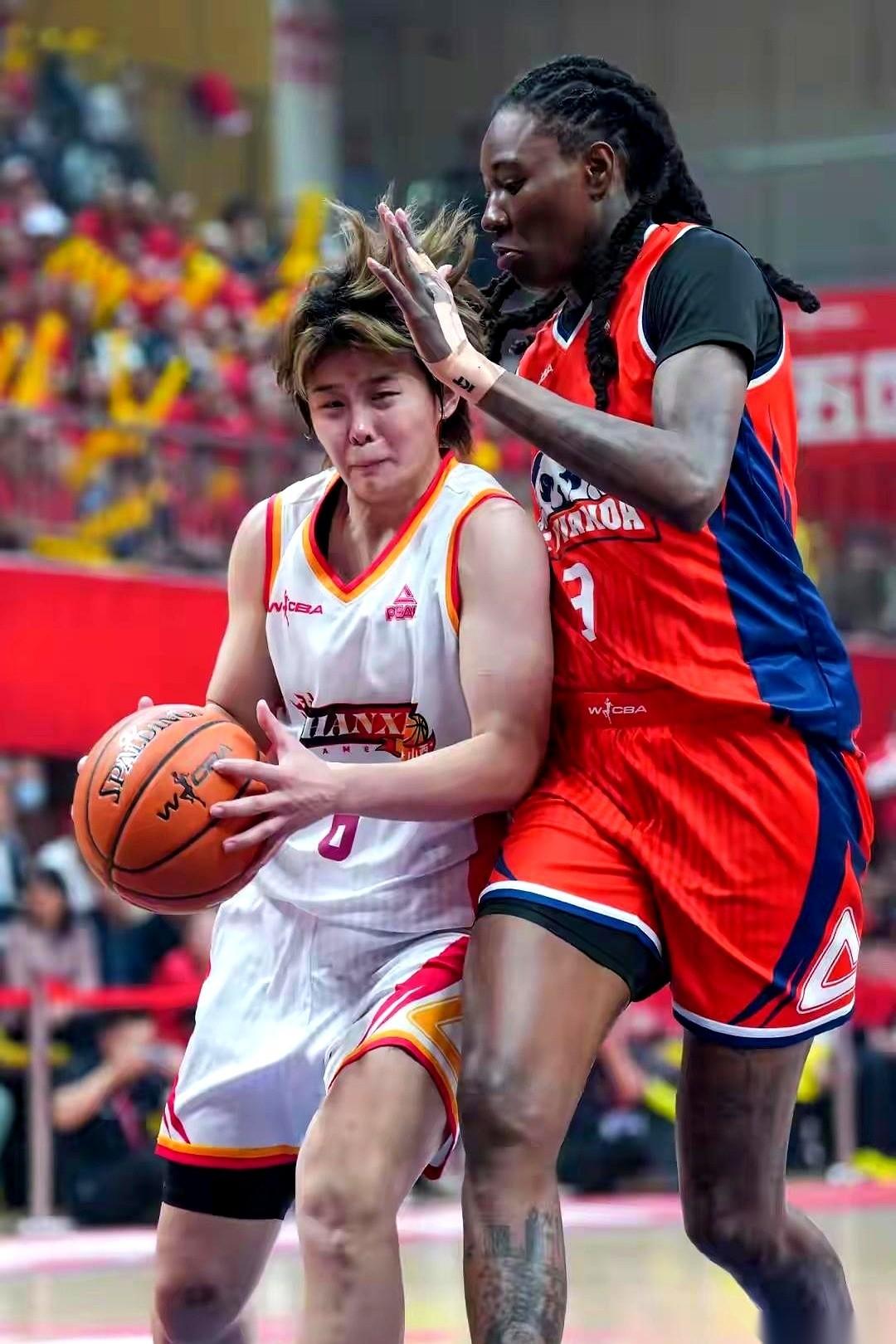 四川女篮总决赛输球，一堆人сразу就喊“剧本”，说为了打满五场好多赚点钱。