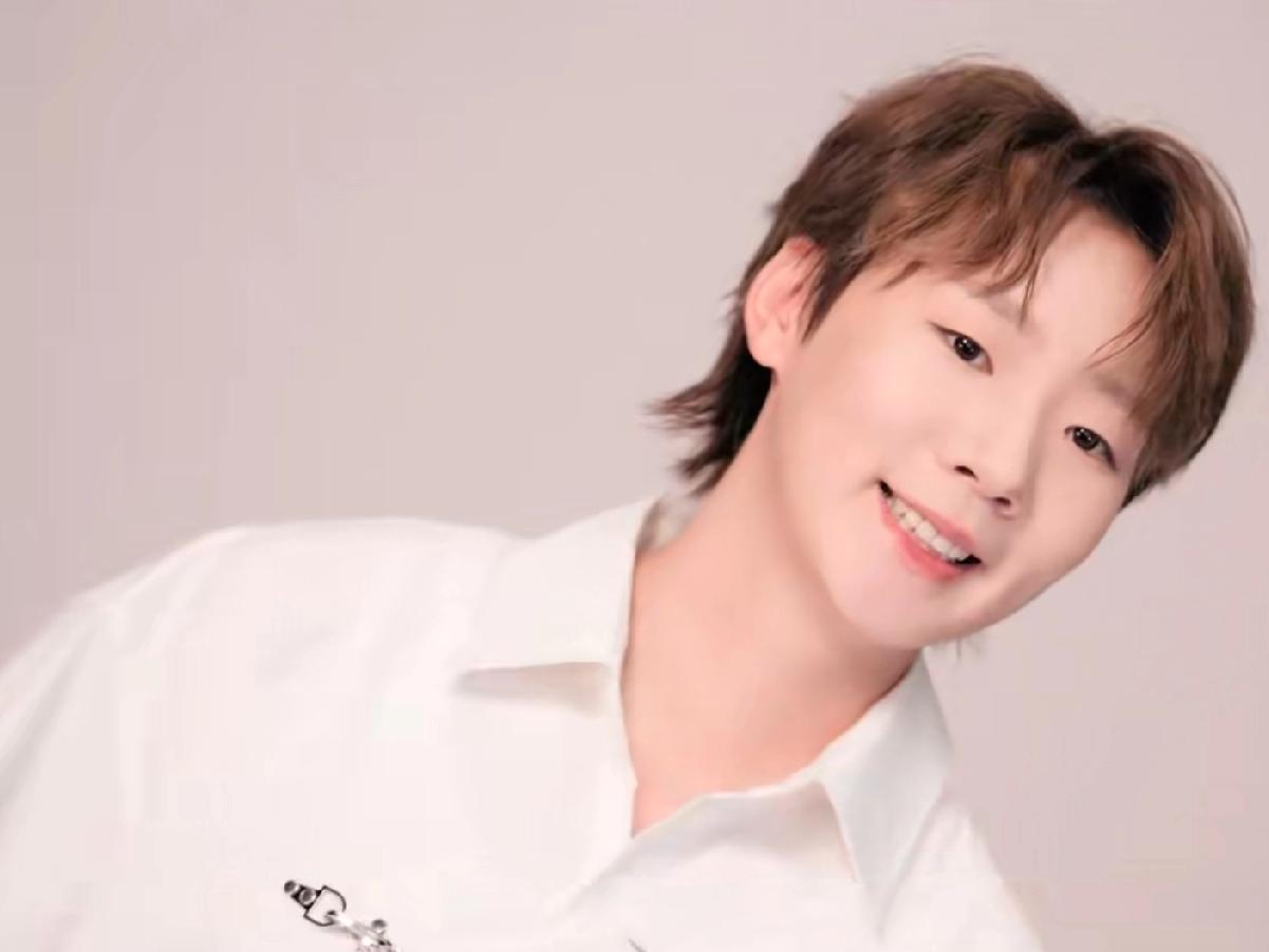 王曼昱广告拍摄花絮曝光！“假笑女孩”与“歪头杀”展示与赛场上不同的独特魅力！赛