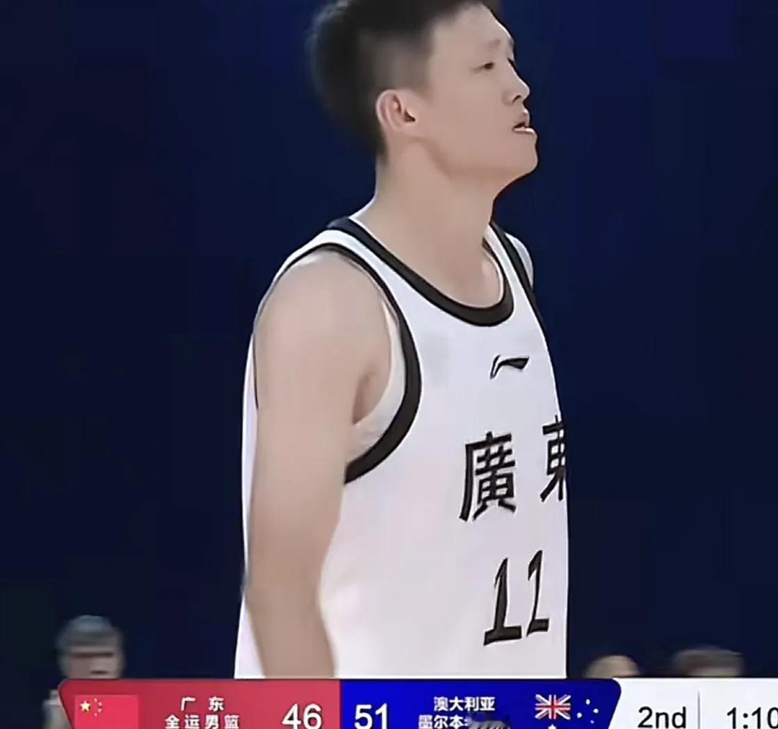 周鹏是一个永不言弃，永不服输的这么一个球员，加入广东全运队的热身赛里，突然感觉自