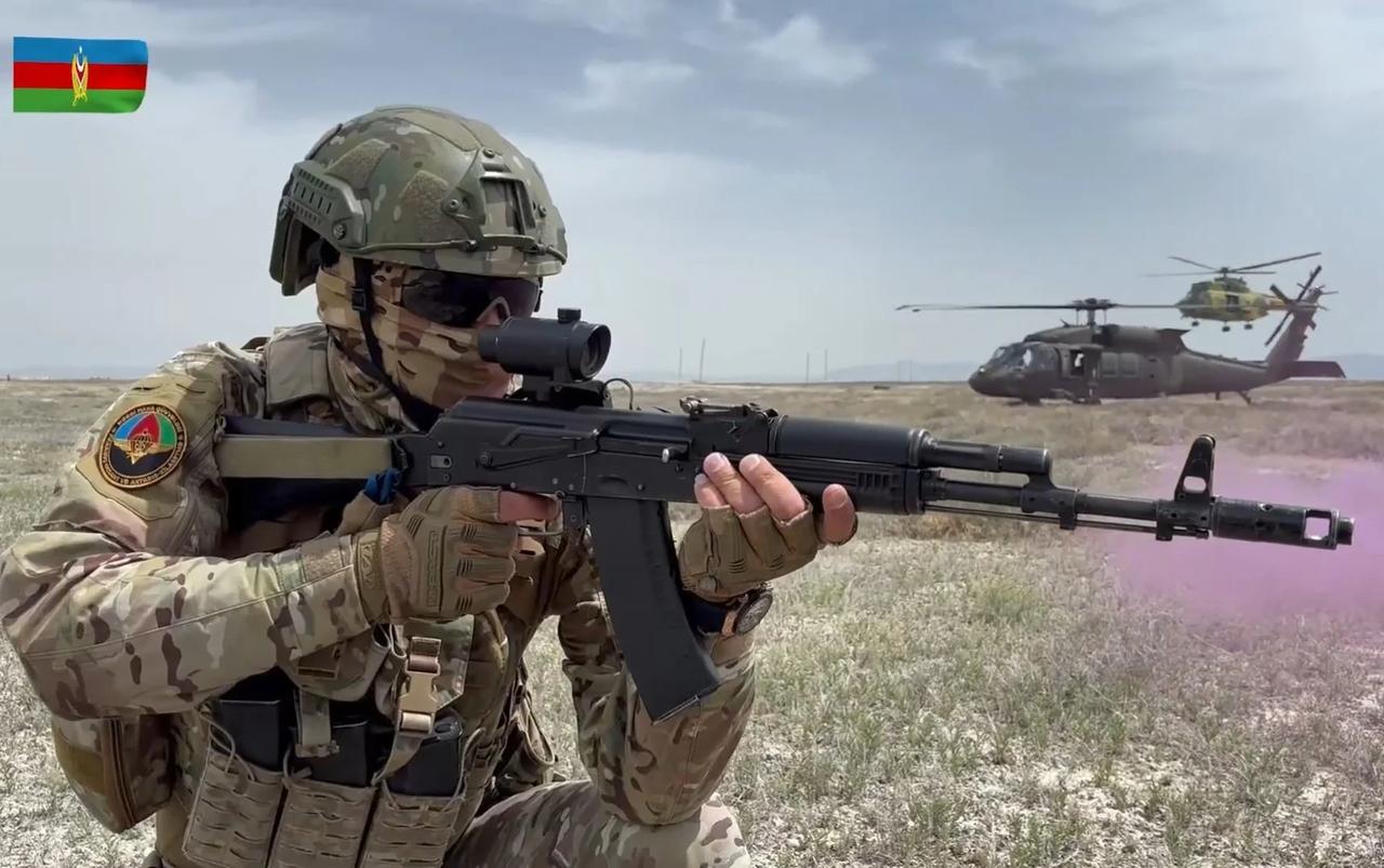 阿塞拜疆国产哈兹利突击步枪，俄罗斯阿卡74M东风阿塞拜疆本地改造版