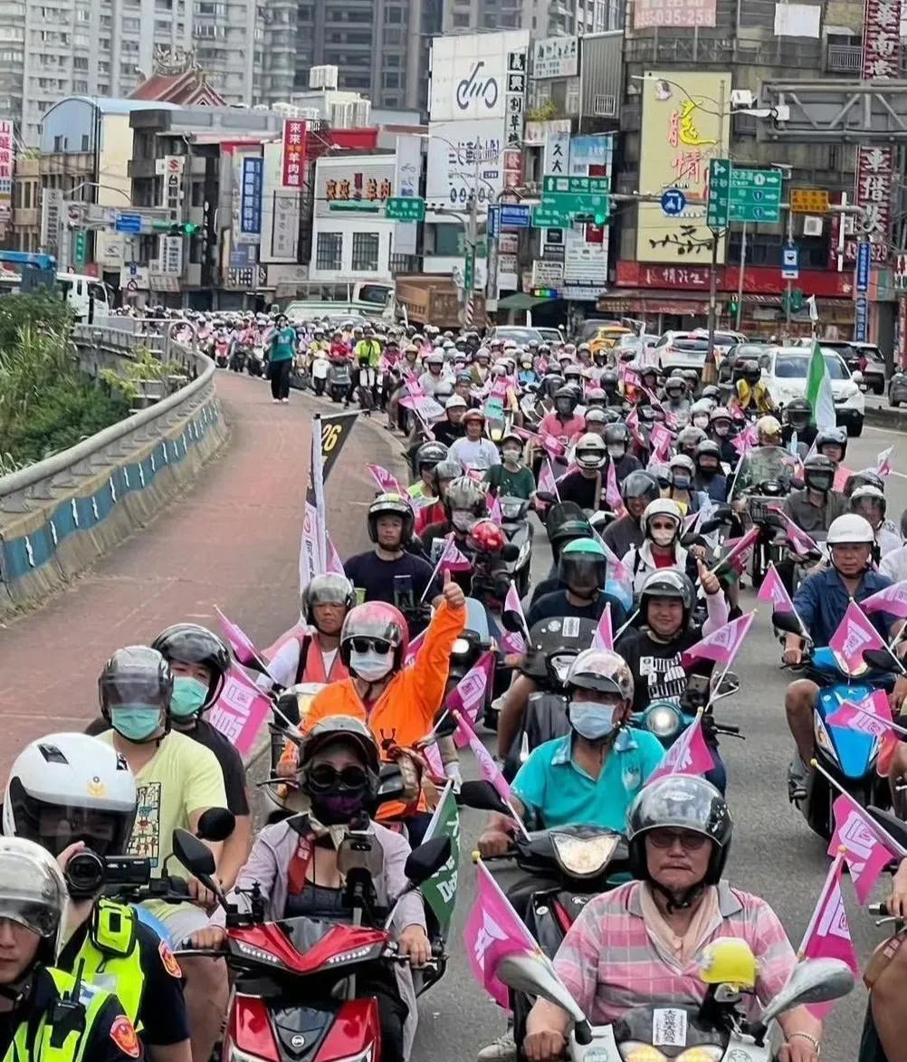 民进党出动“大罢摩托车队”，在造势这块确实有点厉害[捂脸哭]消息来源：台湾省媒体