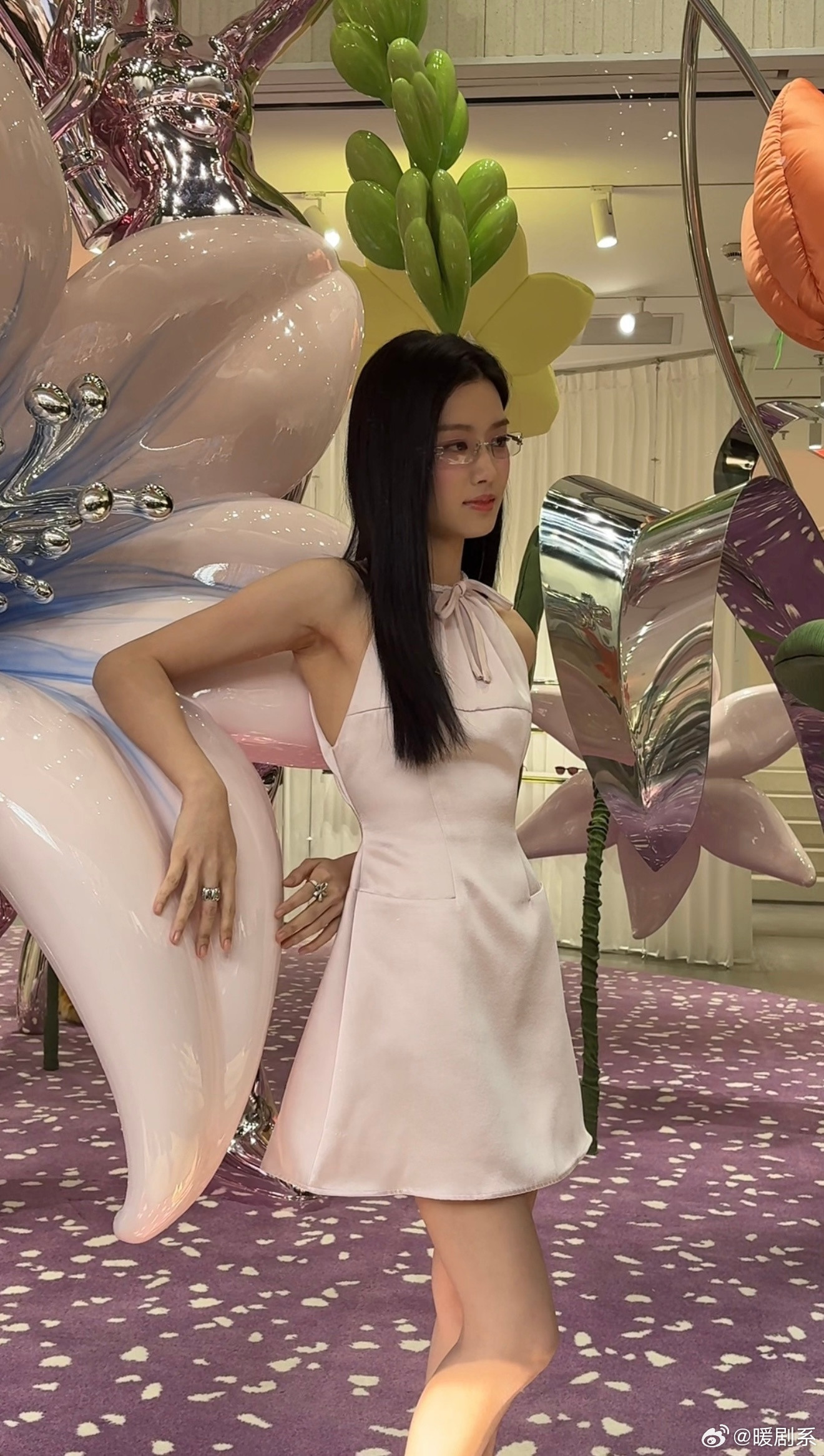 谁收到卢昱晓送的花了简单的送花举动却包含了很多心意，能感受到她对粉丝的重视。造