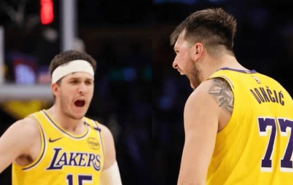 夫奇组合正式成为湖人双核，詹姆斯甘愿接受第三选择。夫奇组合连续三场比赛都得到30