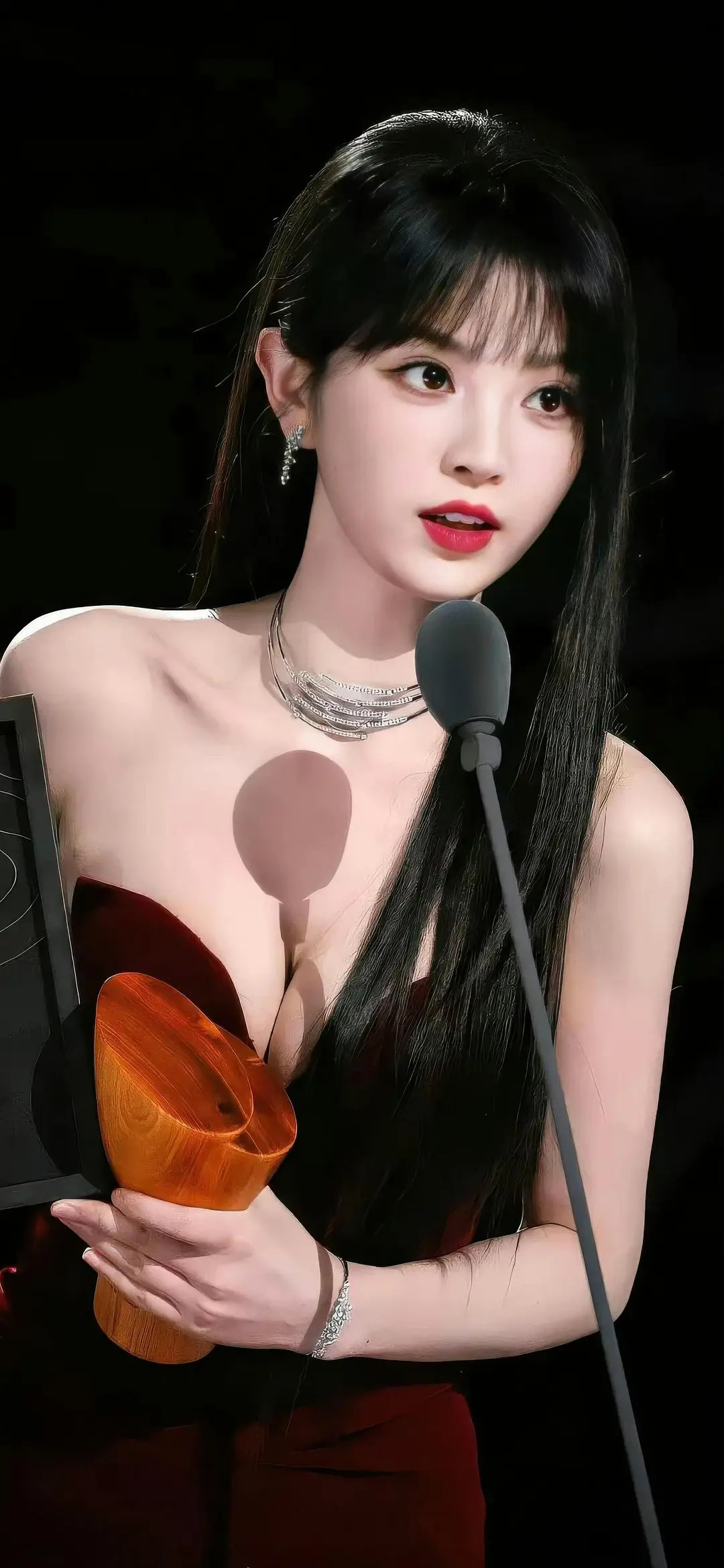田曦薇为什么总是喜欢穿这么暴露的衣服