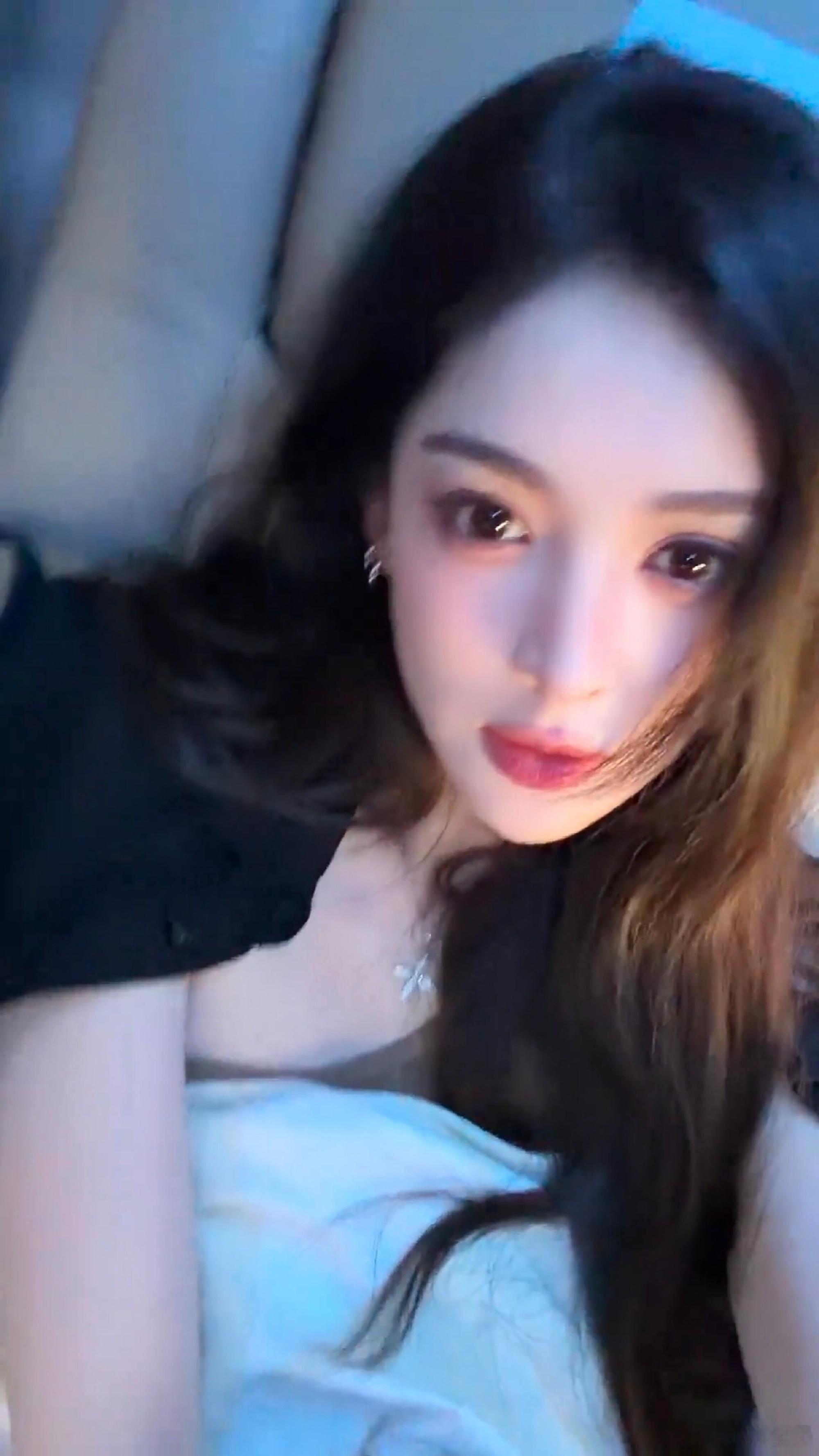 娜扎最新自拍照🤳任何角度都是顶美