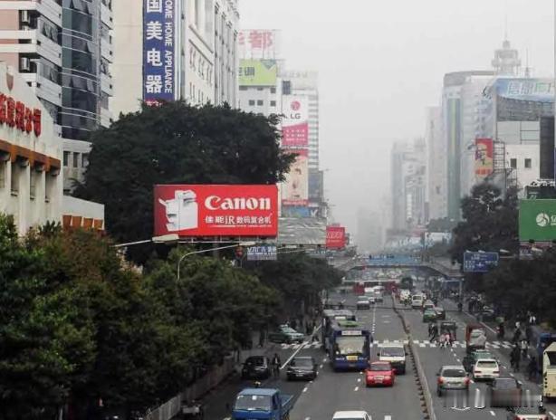 美国网友在外网发表的一个视频，直接指出了中国和印度本质上的区别，为啥印度在未来，