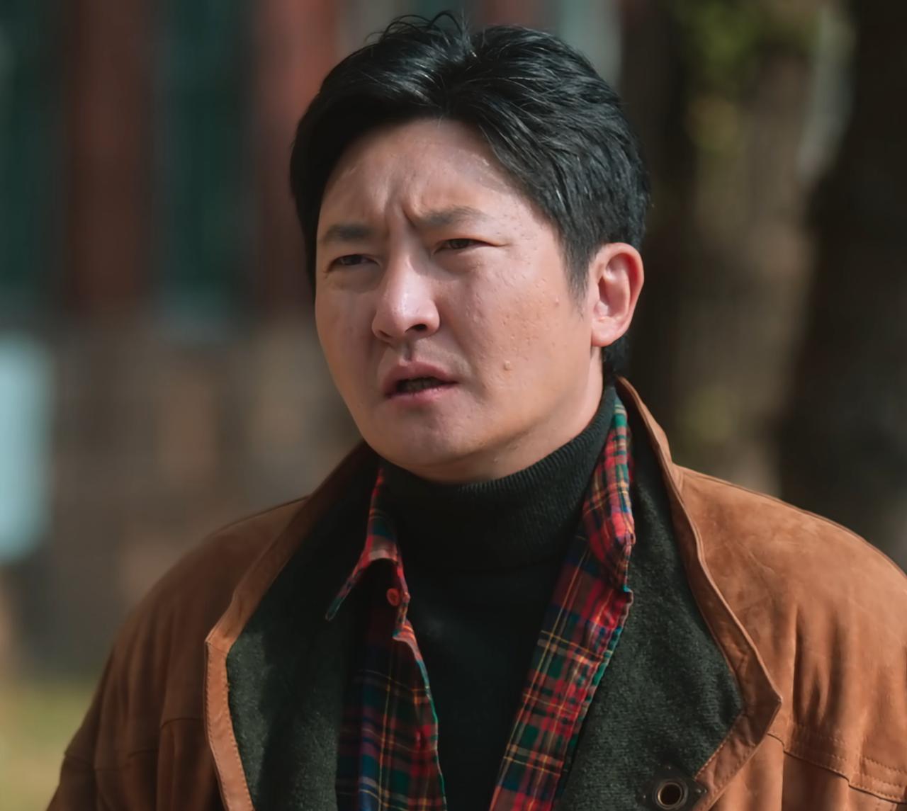 感觉郭京飞可以出演短剧了，因为他在《老舅》中饰演的崔国明，简直就是一个妥妥的极品