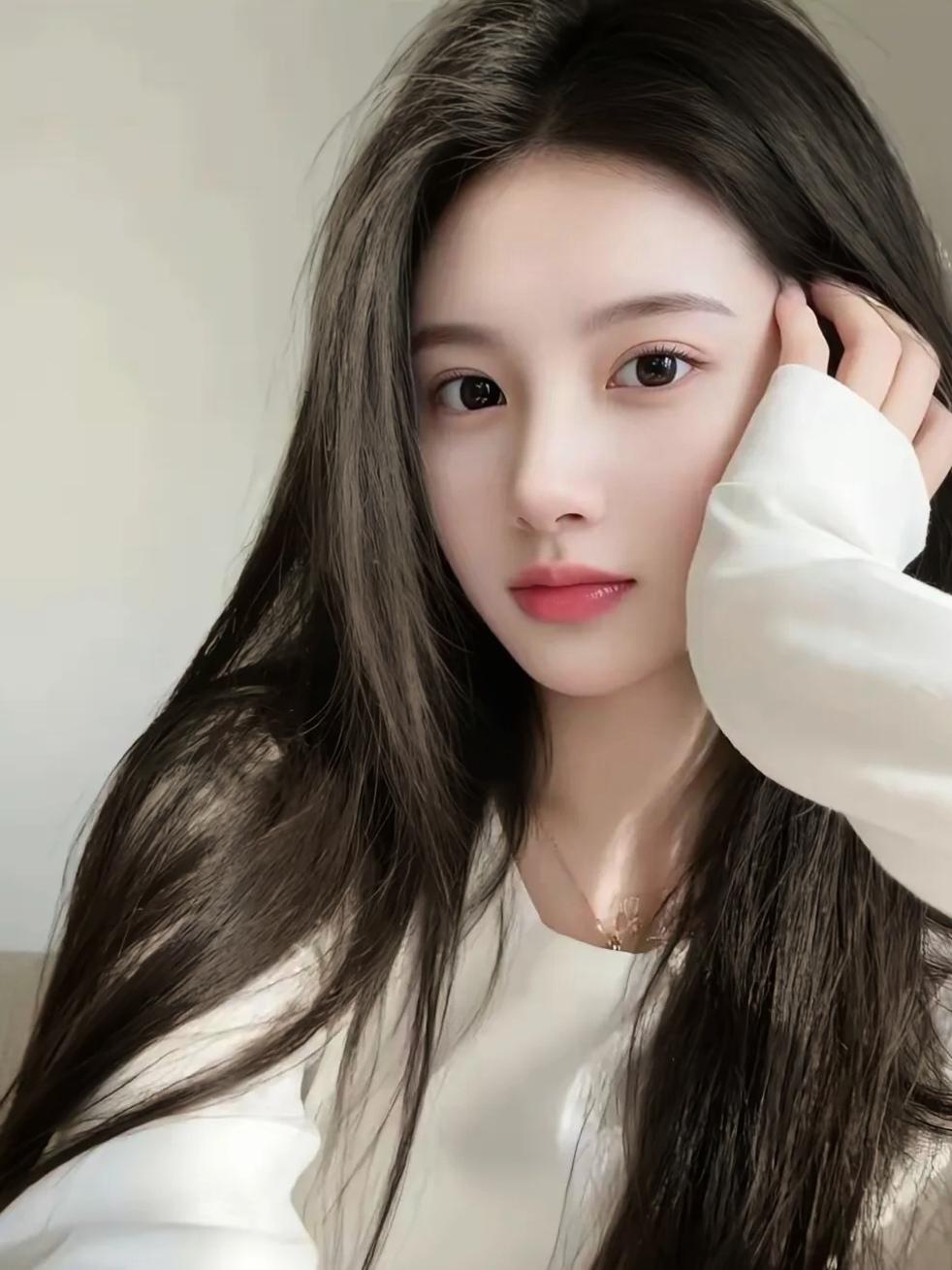 温柔甜美的少女，自然妆容，清新动人高清美女