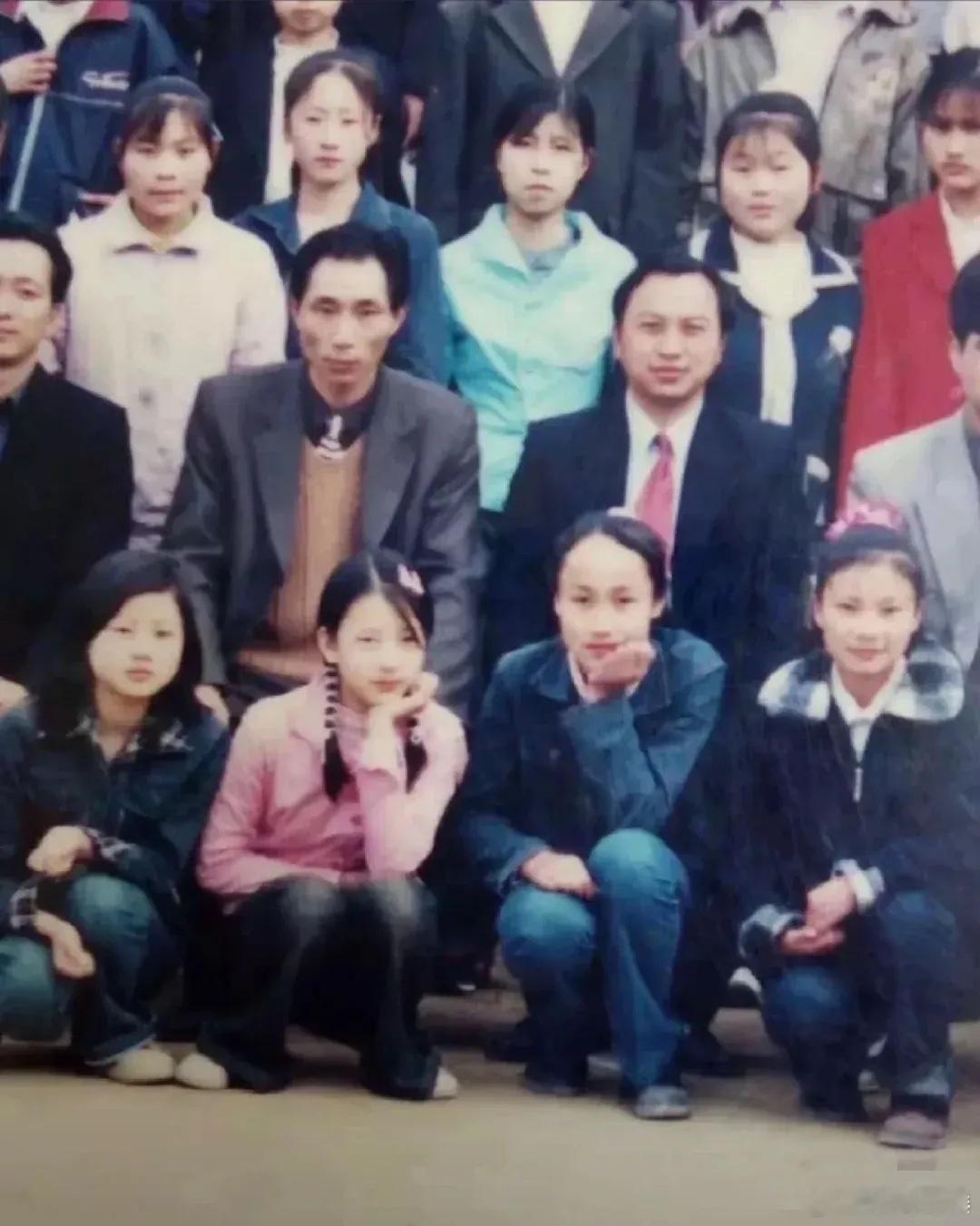 学生时代的方媛真的漂亮啊，一眼就能认出来。天然脸从小美到大，郭富城太有眼光了​