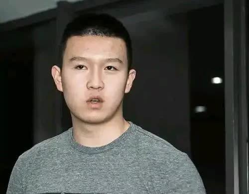 英如镝嘲巴图，当家人王博谷，几个小钱，天天数！巴图与博谷刚成家时，他们想