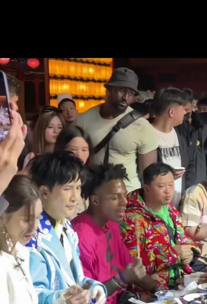 甲亢哥来到中国，引热议这位甲亢哥，据说拥有3700万粉丝。此次他来到中国，前