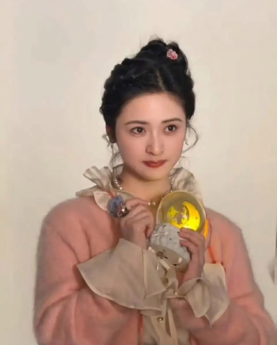 沈月这么甜的造型一般女孩真不敢复制！