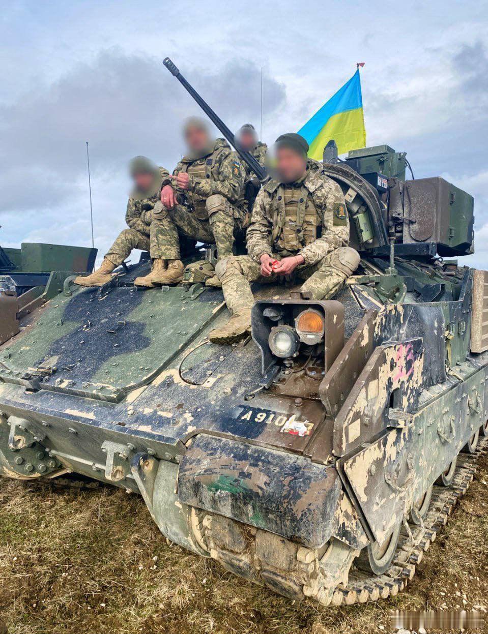 俄罗斯军队的巨型坟场🪦即将建成俄罗斯军队现在就像一只二手的高压锅压力大到足以爆