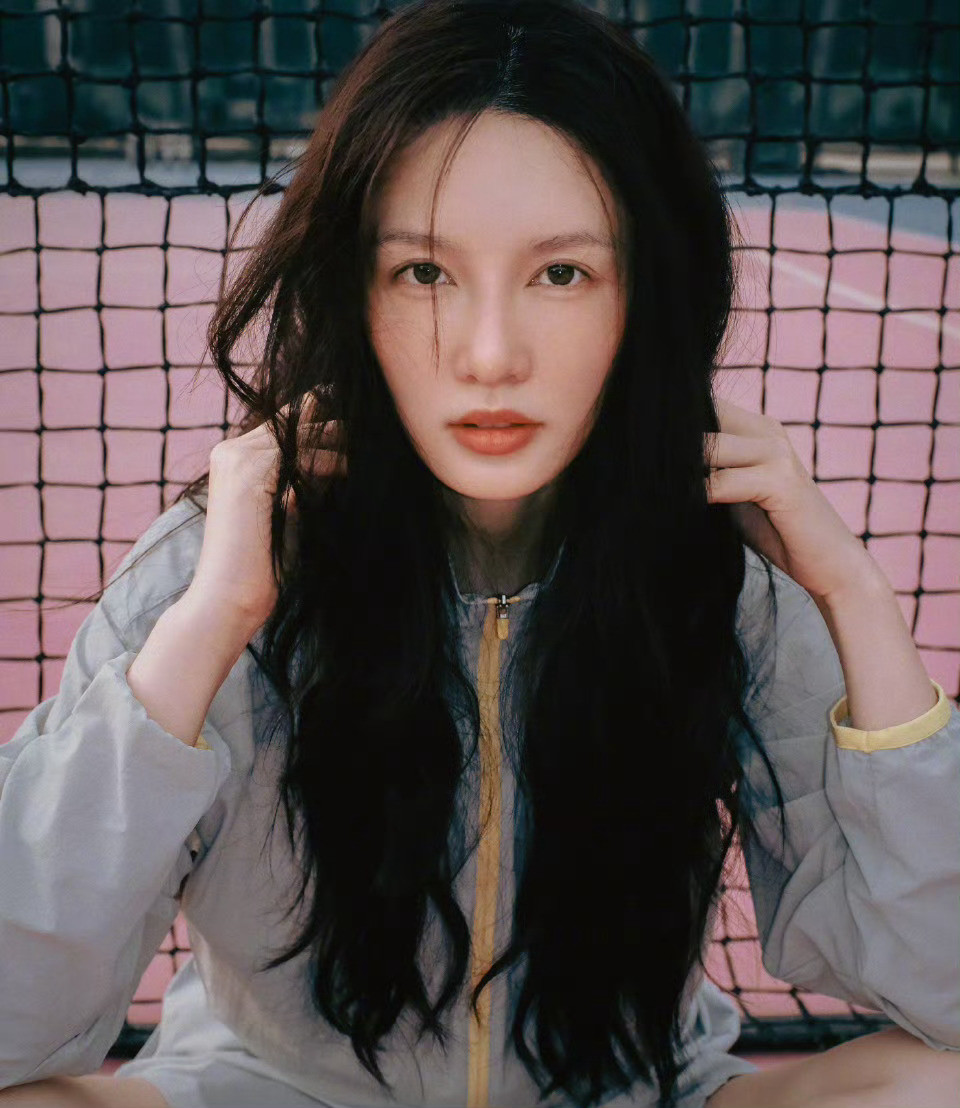 李沁夏天你好李沁打网球造型李沁夏天你好，被美晕了啊！​​​
