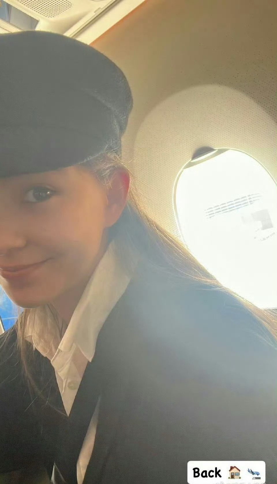 老公来接机，昆凌真的好幸福啊