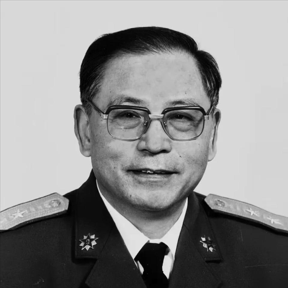 1950年，粟裕正在汇报工作，门突然被撞开。李克农冲进来，声音发颤：“粟裕同志，