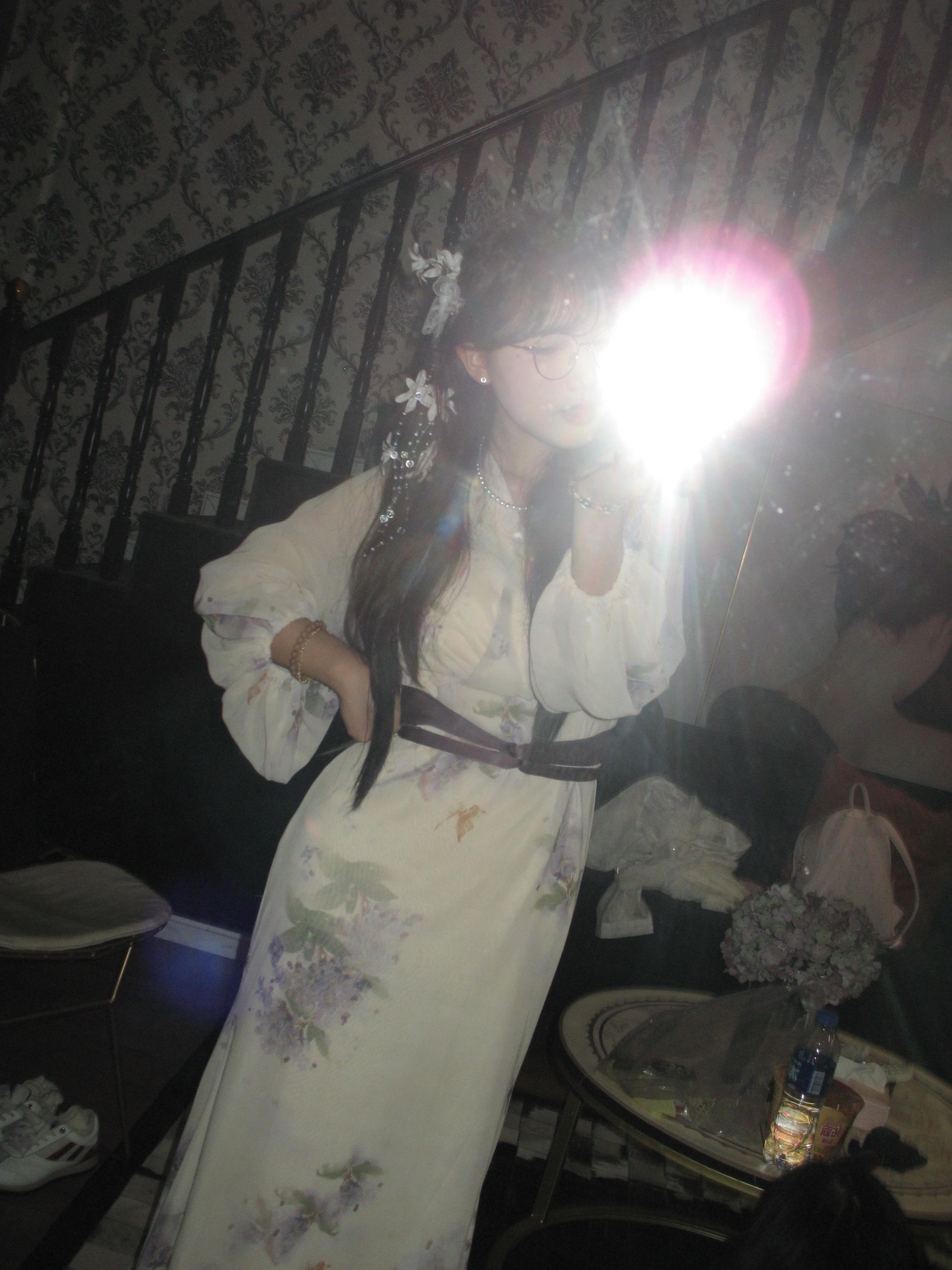岭上看花无故人